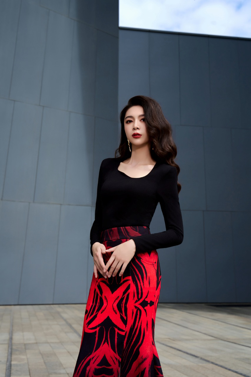 设计师款波浪领针织黑T