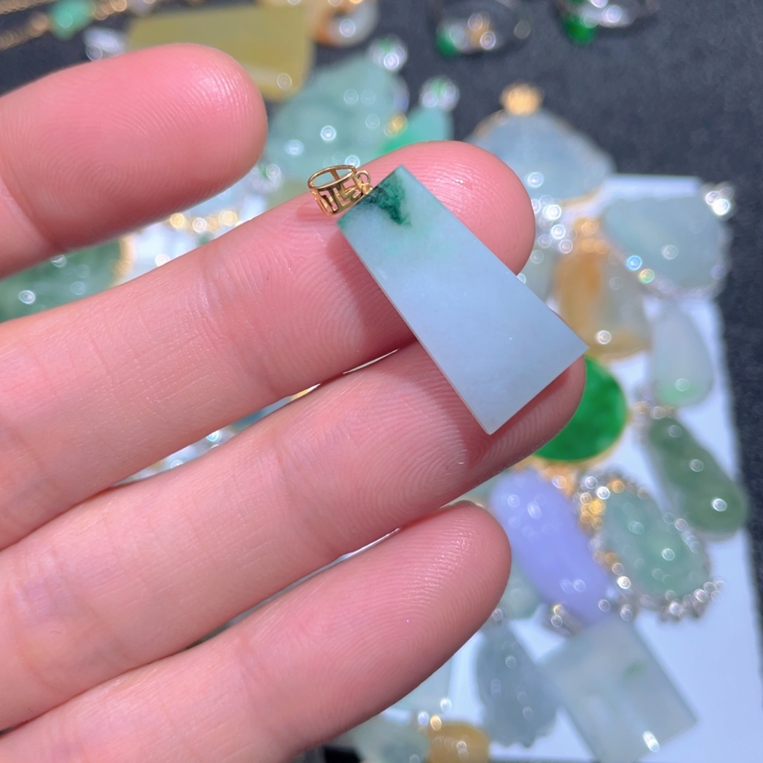 翡翠颈饰18K金镶嵌翡翠