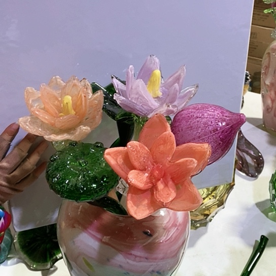 琉璃花瓶高45宽9厘米