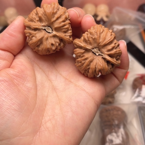 文玩核桃吊坠大凹底