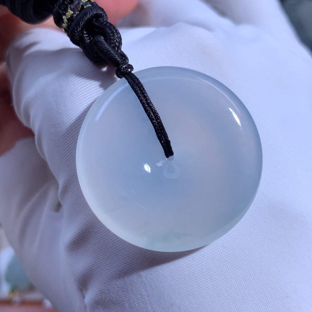 翡翠颈饰未镶嵌平安扣