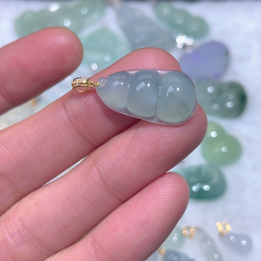 翡翠18K金镶嵌颈饰翡翠