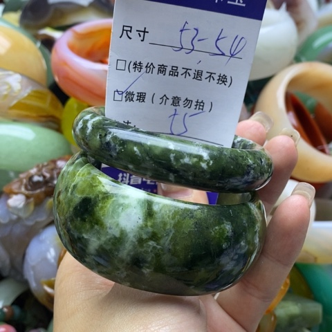 蛇纹石玉未镶嵌手镯