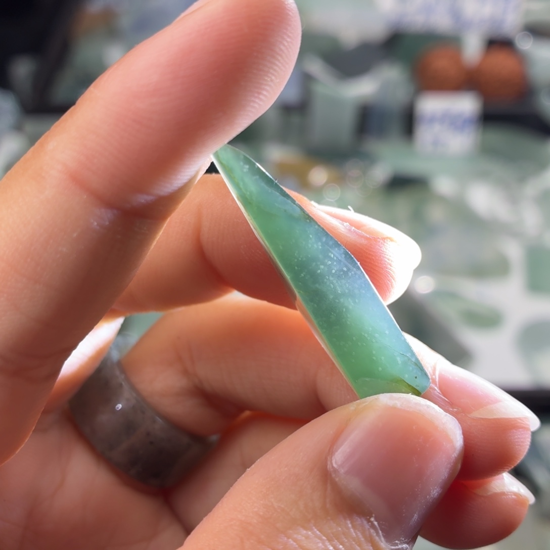 定制翡翠未镶嵌天然缅甸翡翠a货糯冰打底边角料