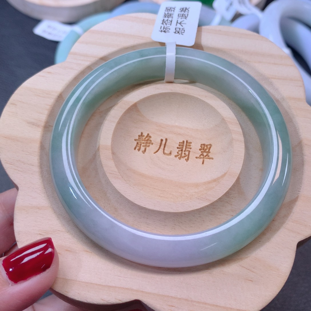 翡翠手镯未镶嵌58圈口