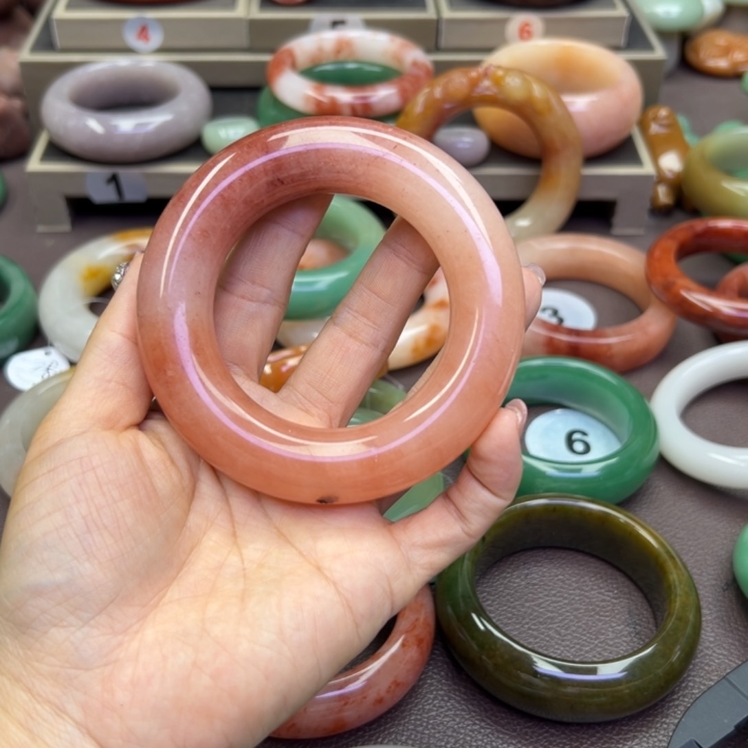 未镶嵌手镯石英岩玉大**乔