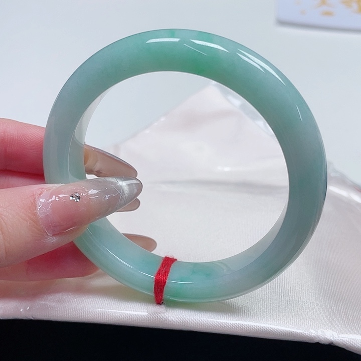 翡翠手镯未镶嵌缅甸