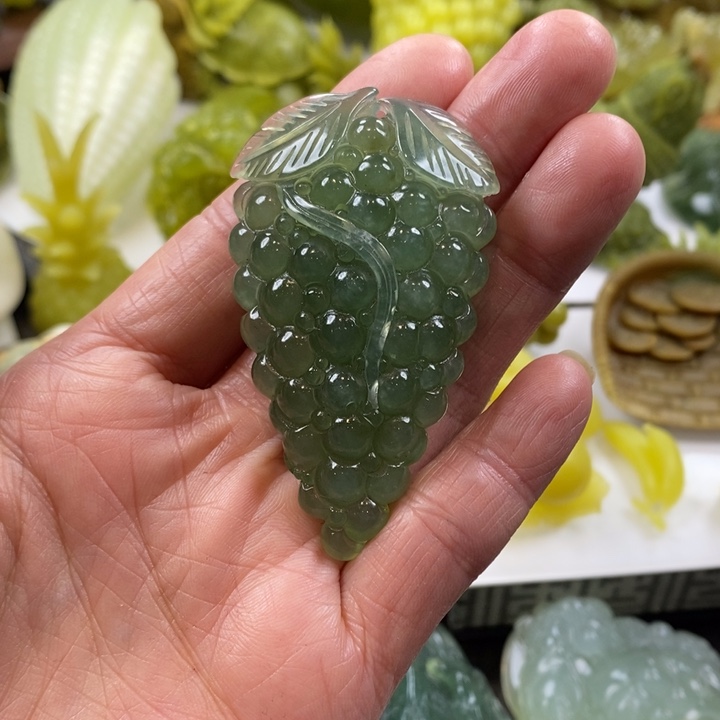 蛇纹石玉挂件未镶嵌