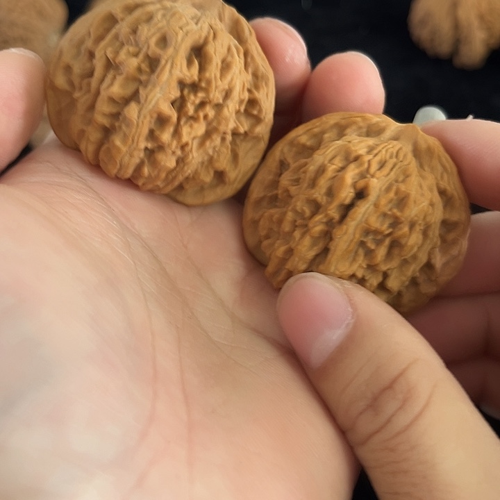 文玩核桃把件46左右四座楼，微微瑕，编号011
