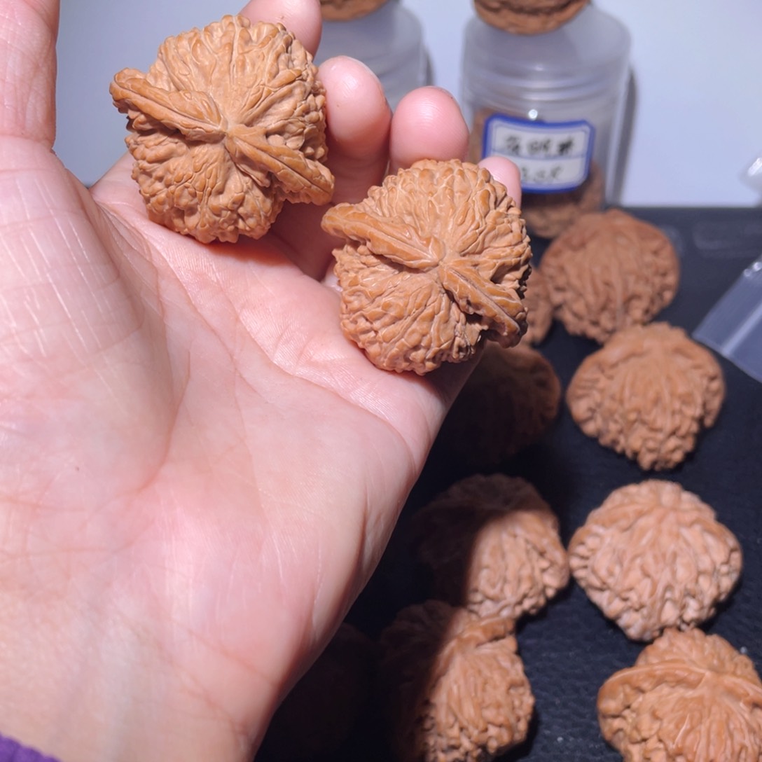 吊坠桃核40尺闷白，