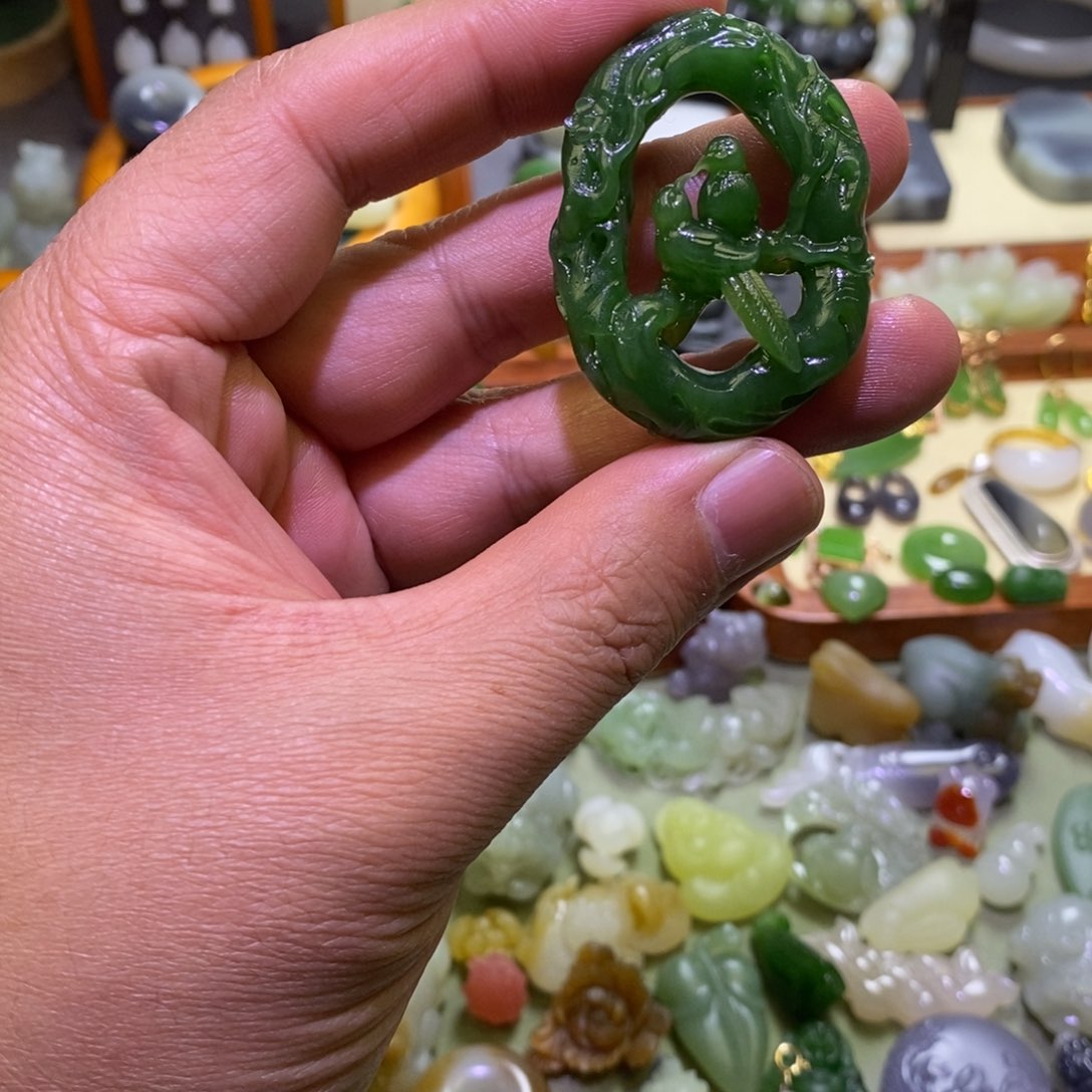 和田玉颈饰未镶嵌定制