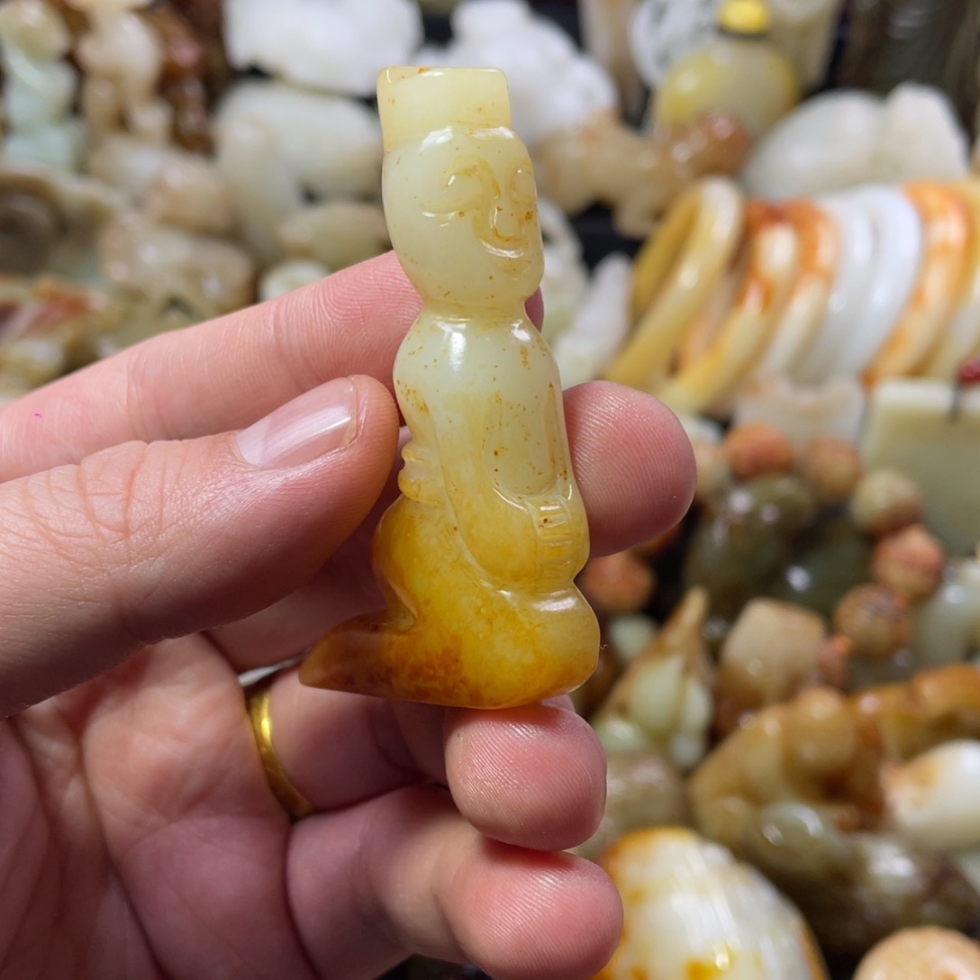 和田玉未镶嵌把件