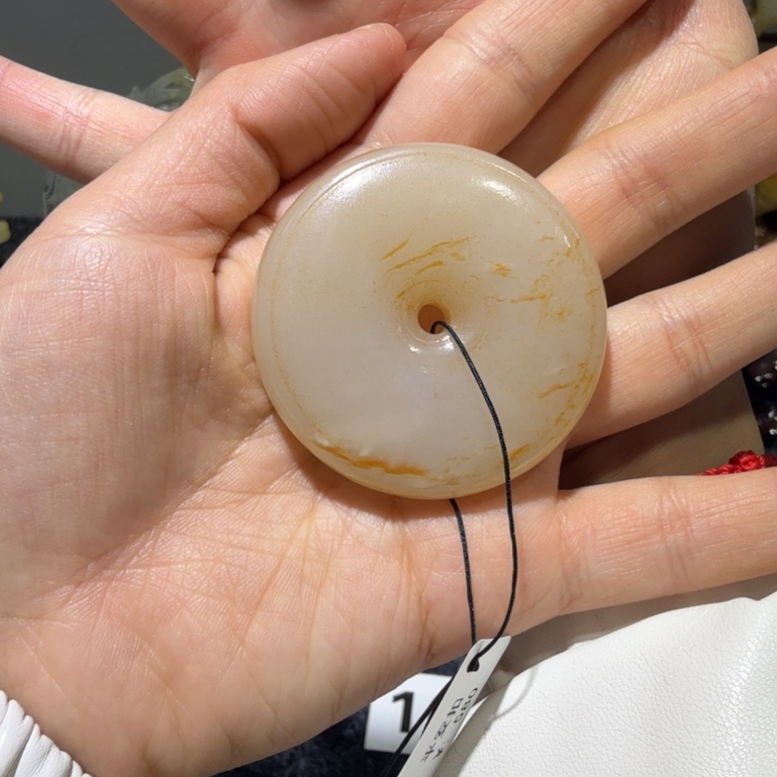 和田玉挂件未镶嵌莫**处