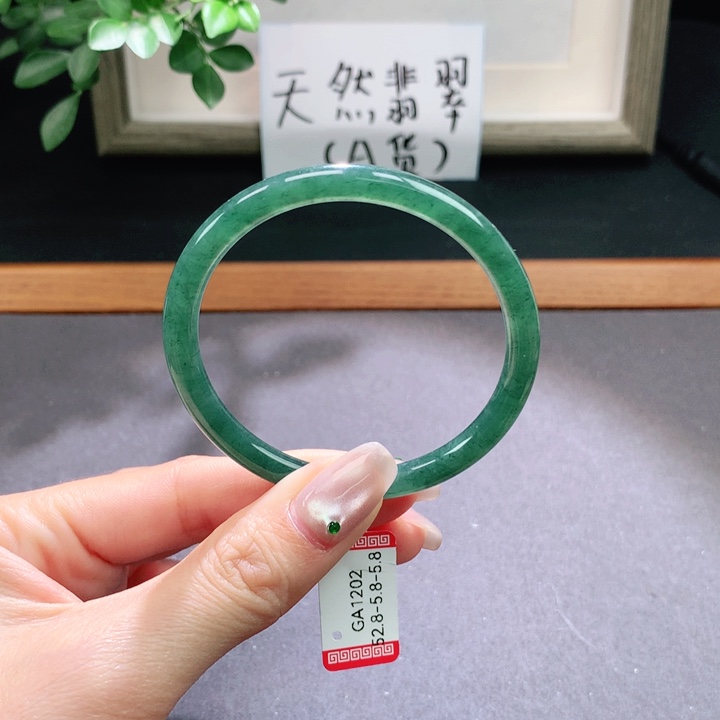 翡翠手镯未镶嵌天然翡翠手镯