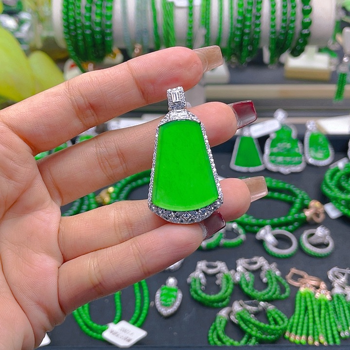 翡翠颈饰银S925镶嵌一刀切无事牌