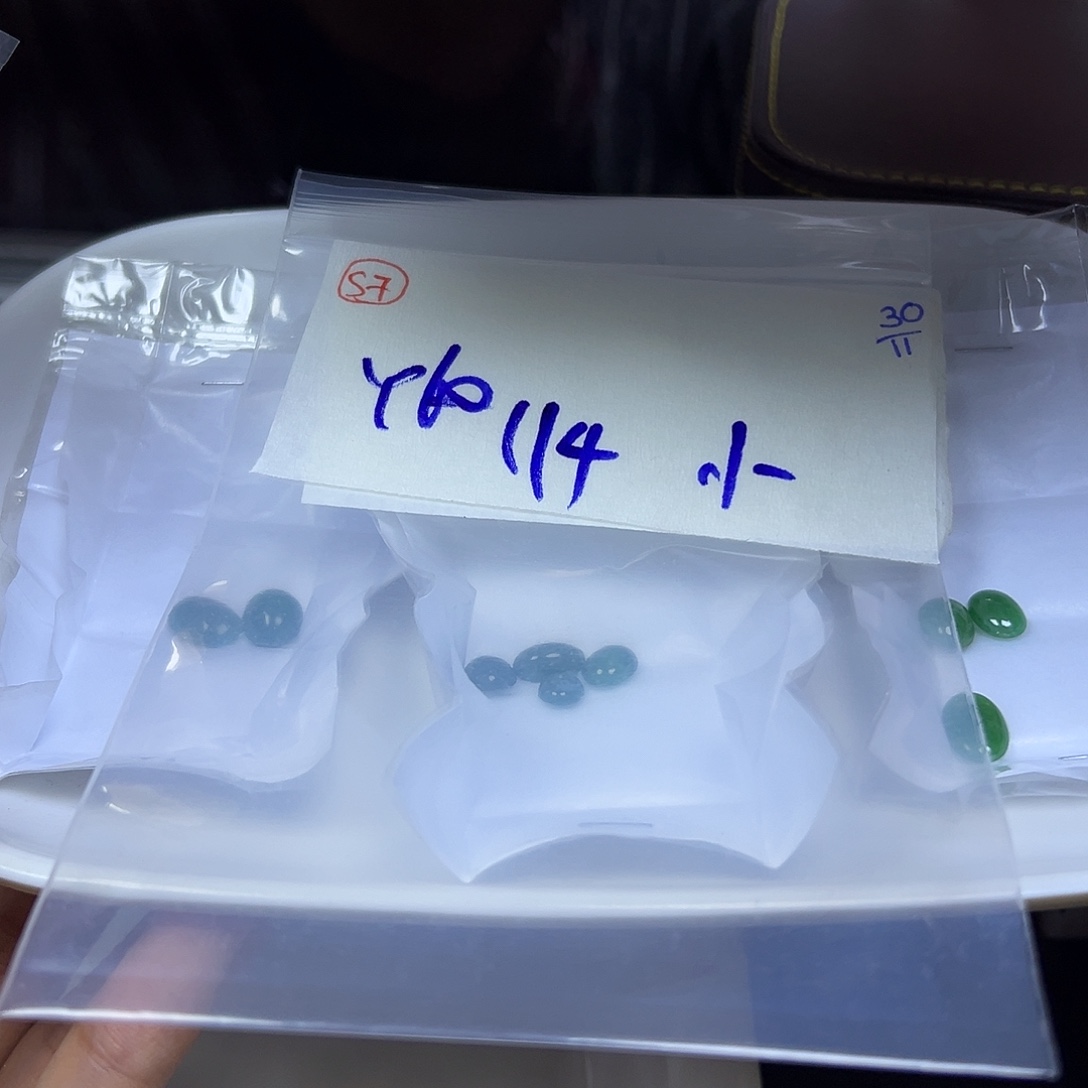 小***。定制翡翠未镶嵌翡翠