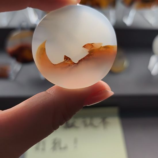 玛瑙/玉髓合金颈饰鸟——山鹰