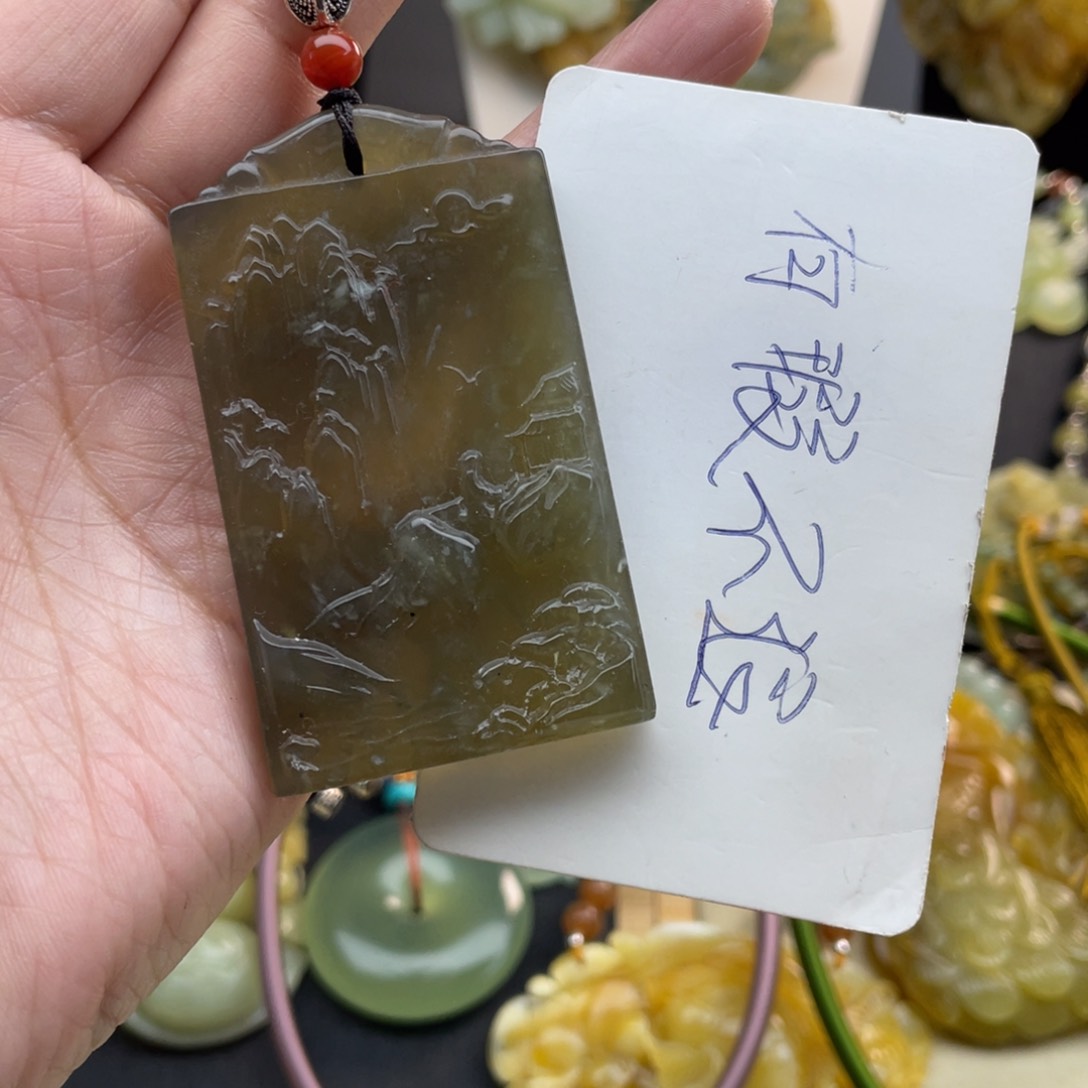 蛇纹石玉颈饰未镶嵌