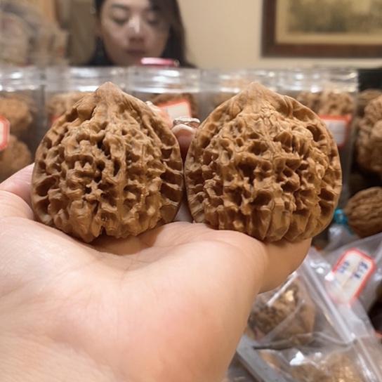 文玩核桃吊坠50官帽尖有伤