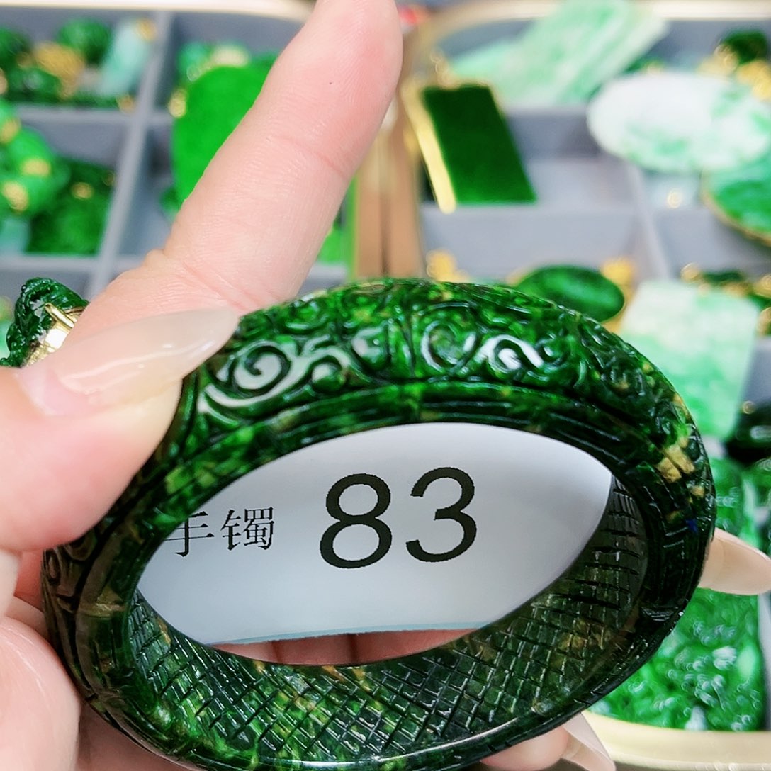 翡翠颈饰未镶嵌手镯57-58