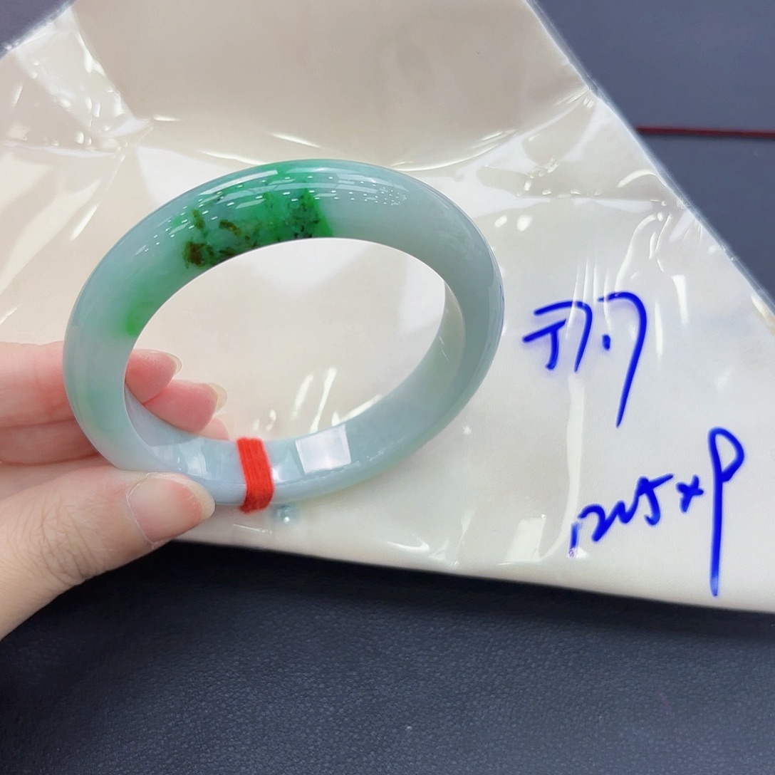 翡翠手镯未镶嵌手镯