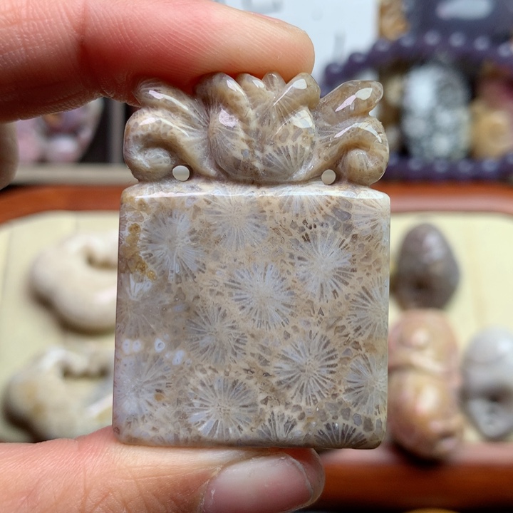 硅化珊瑚（珊瑚玉）颈饰足银镀金镶嵌