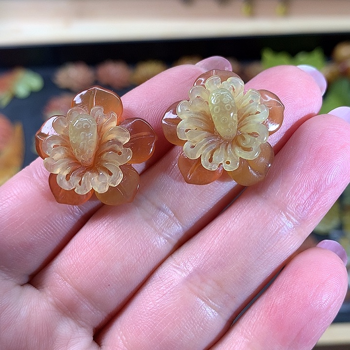 未镶嵌蛇纹石玉耳饰浮****）