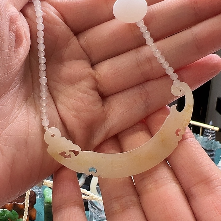 颈饰未镶嵌和田玉（糖玉）