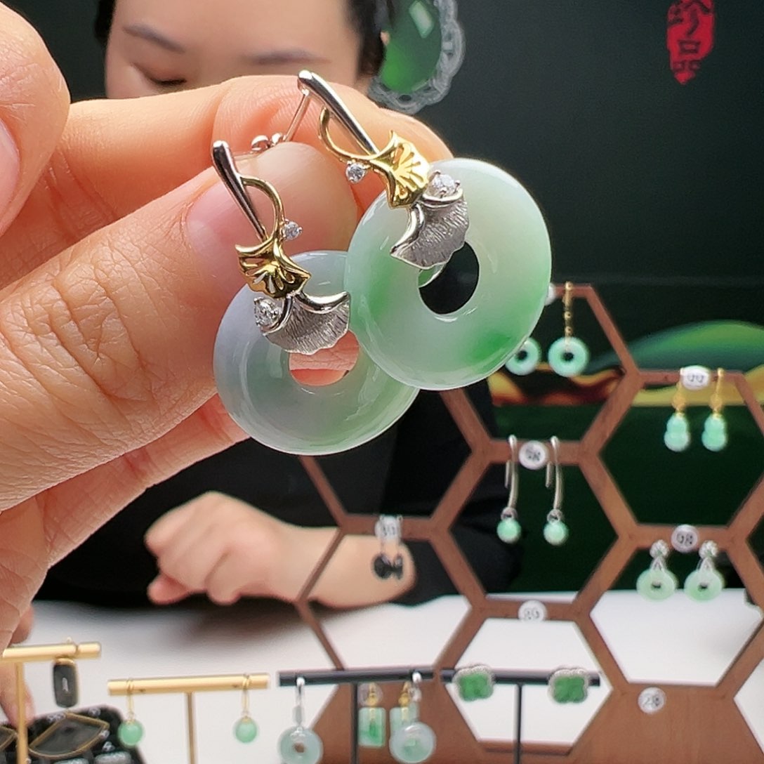 翡翠18K金镶嵌耳饰天然翡翠