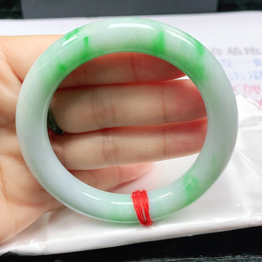翡翠未镶嵌手镯（圆镯）