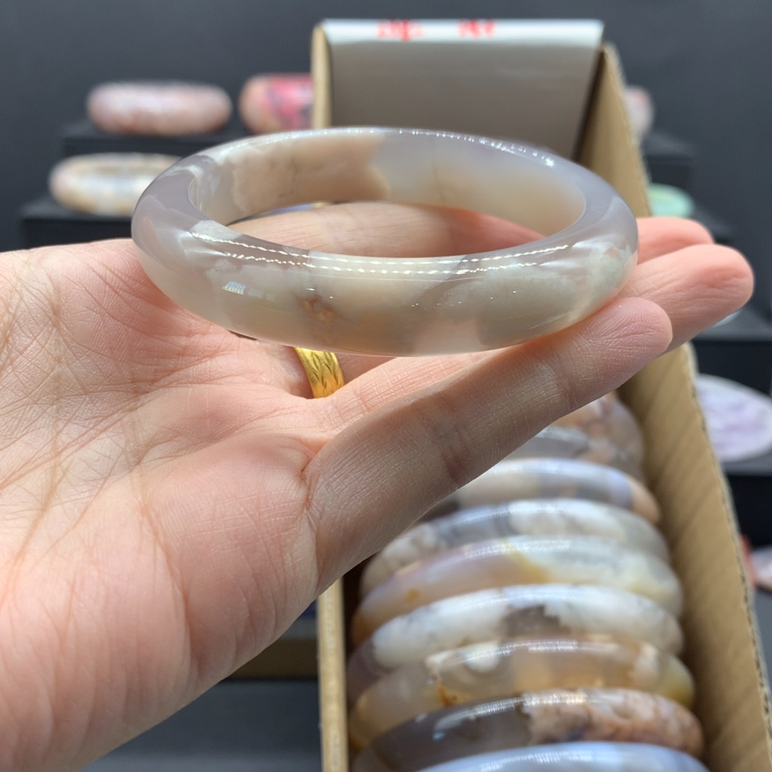 【闪购商品】玛瑙/玉髓手镯未镶嵌川*