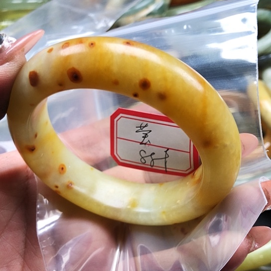 蛇纹石玉手镯未镶嵌莹