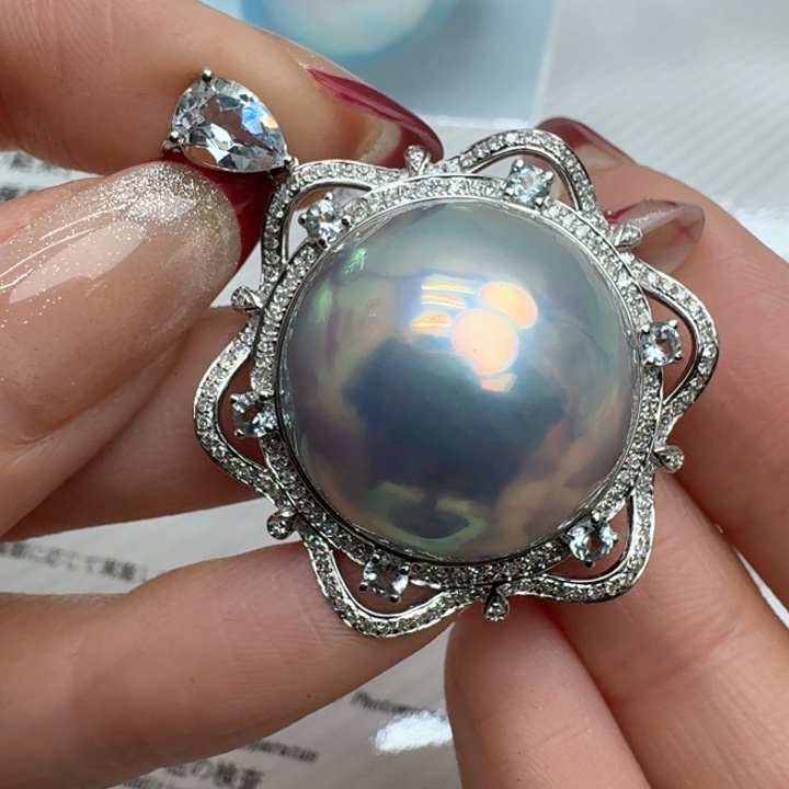 拼合珍珠（马贝珠）颈饰18K金镶嵌