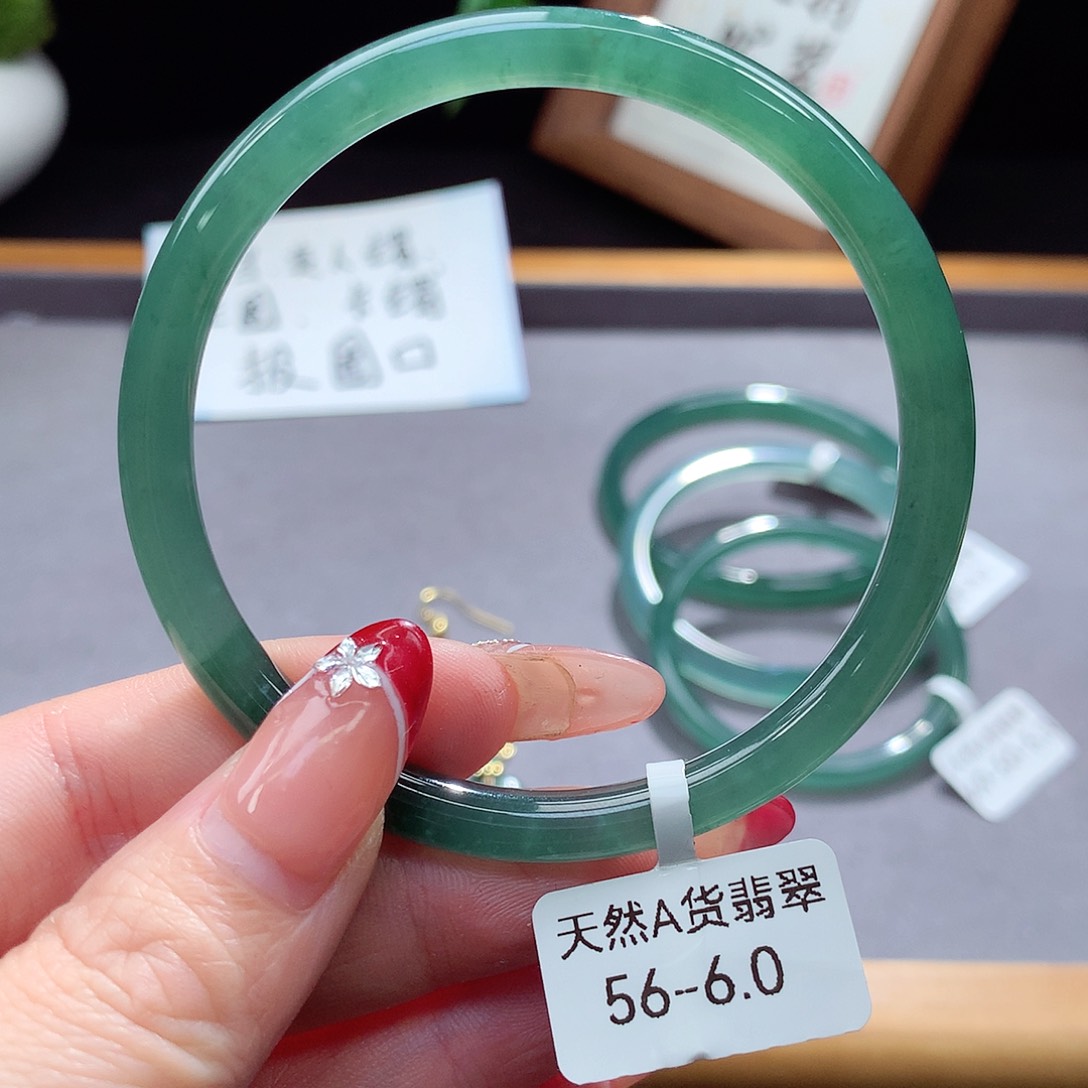 翡翠手镯（圆镯）未镶嵌