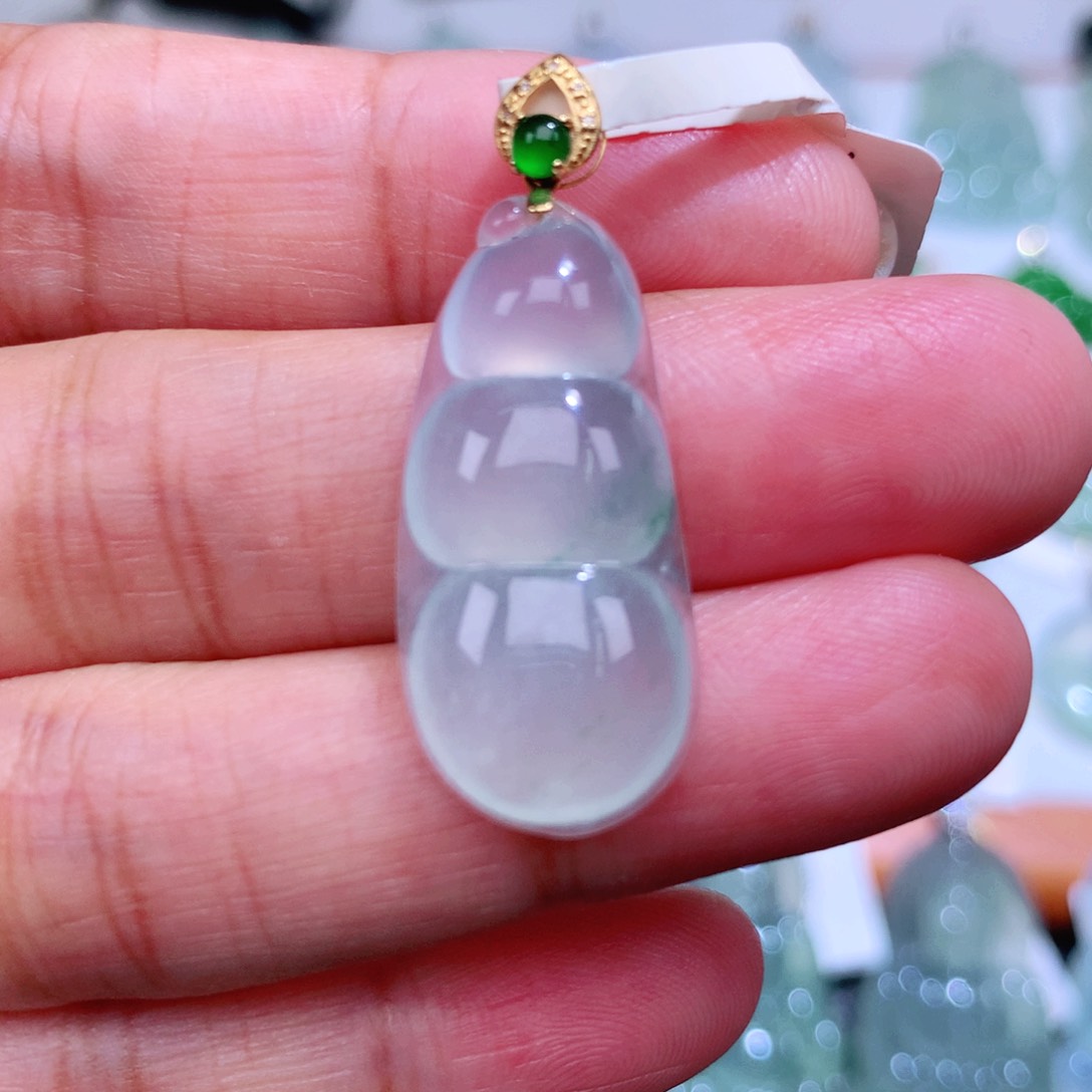 翡翠18K金镶嵌颈饰福豆