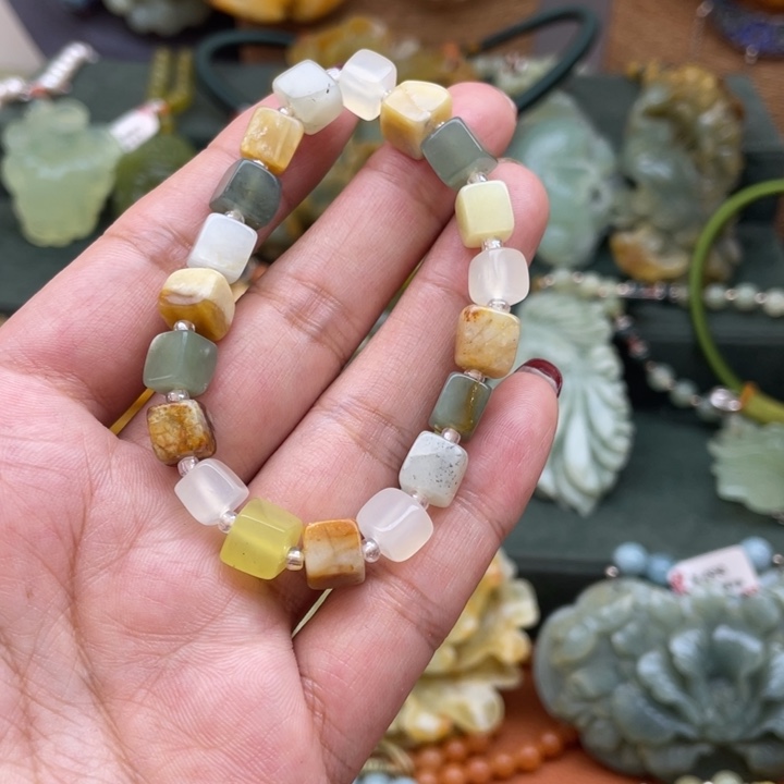 蛇纹石玉吊坠合金