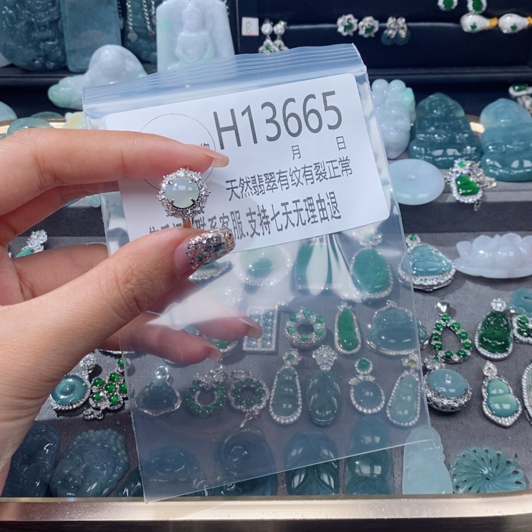 翡翠未镶嵌颈饰戒指65