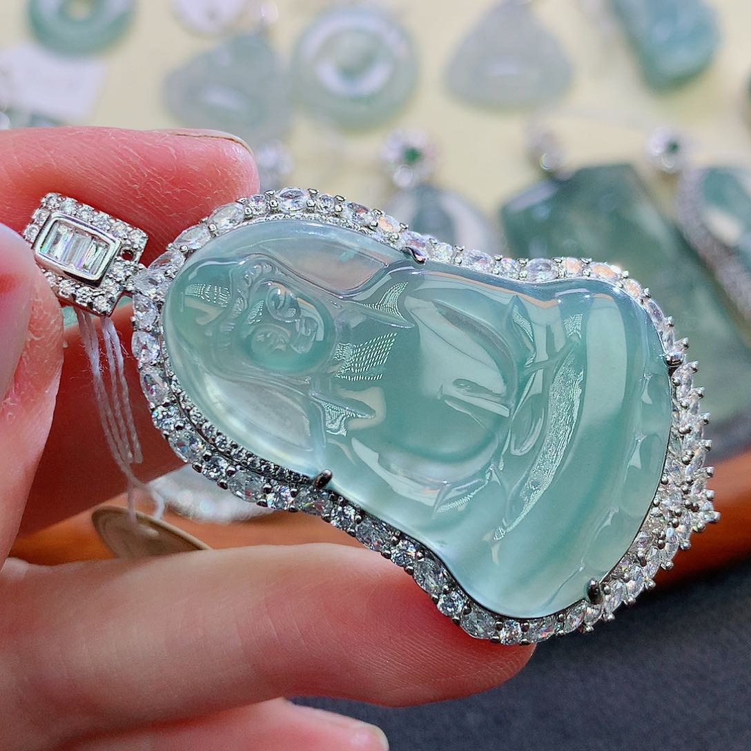 翡翠颈饰未镶嵌翡翠