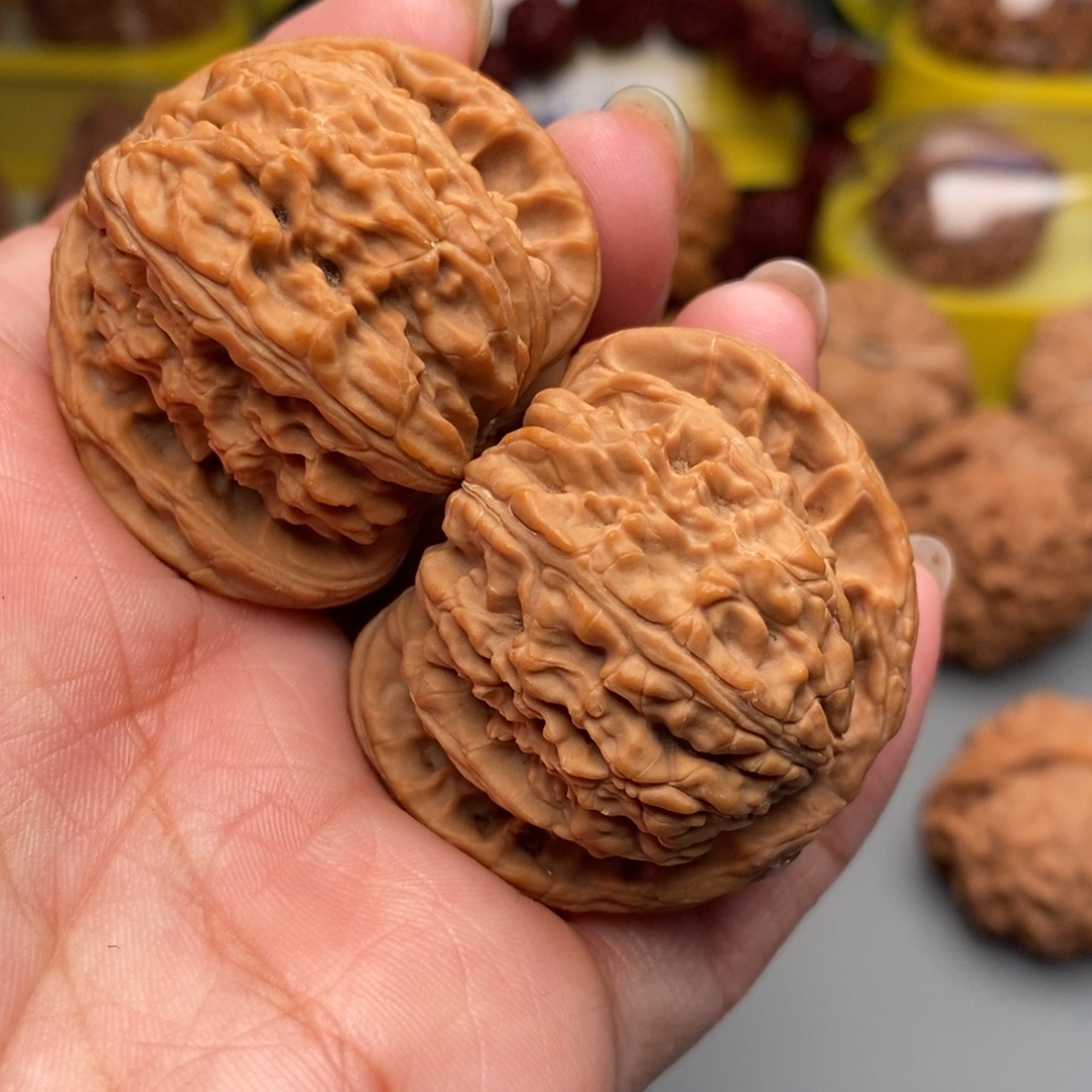 兵***木质类文玩核桃白狮子