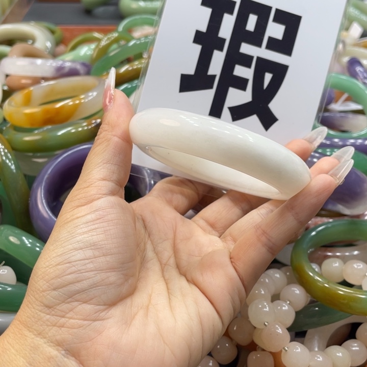 彩***霞石英质玉未镶嵌珠宝奇石