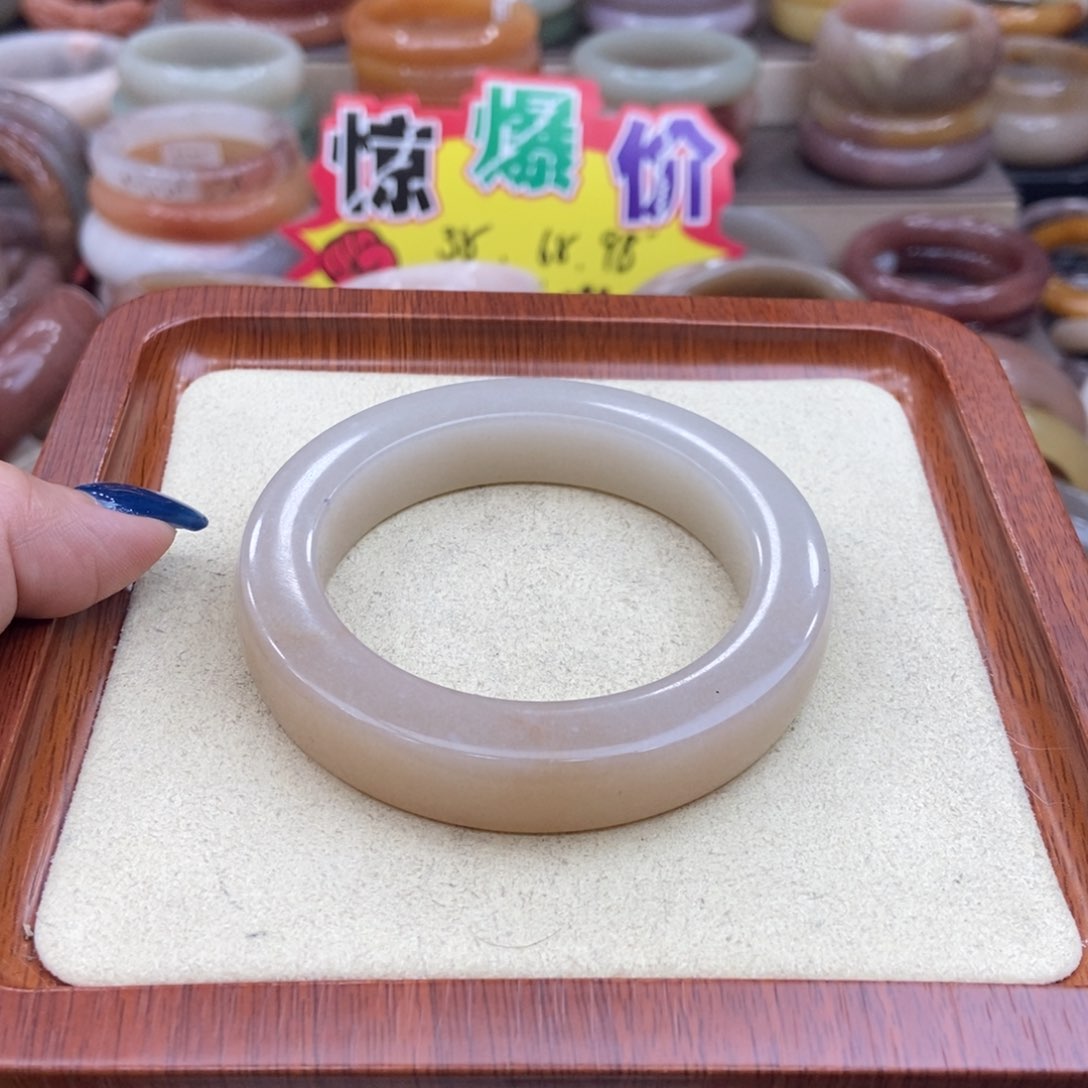 石英质玉手镯未镶嵌