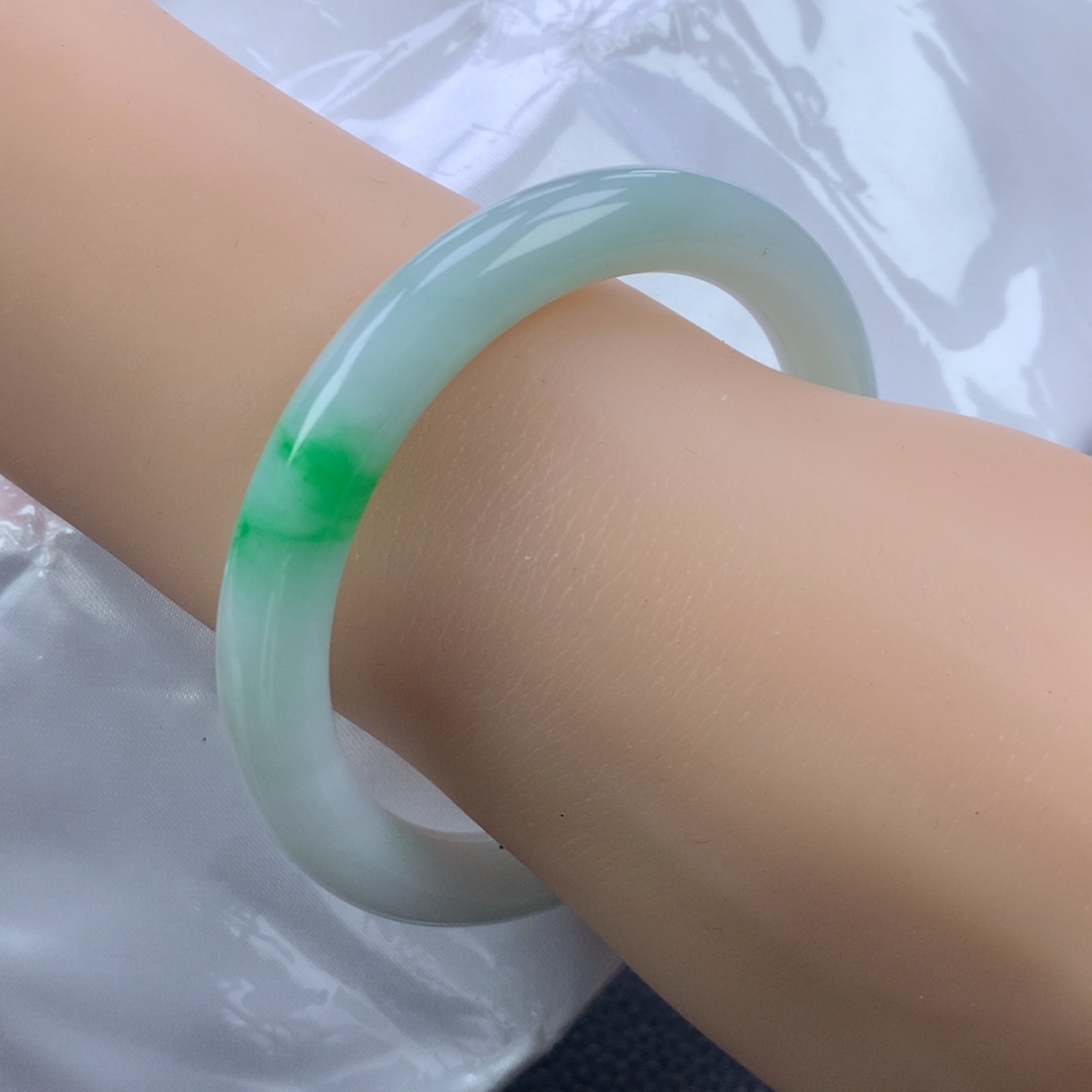 翡翠手镯未镶嵌58圆