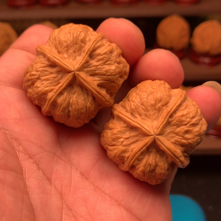 文玩核桃吊坠四棱