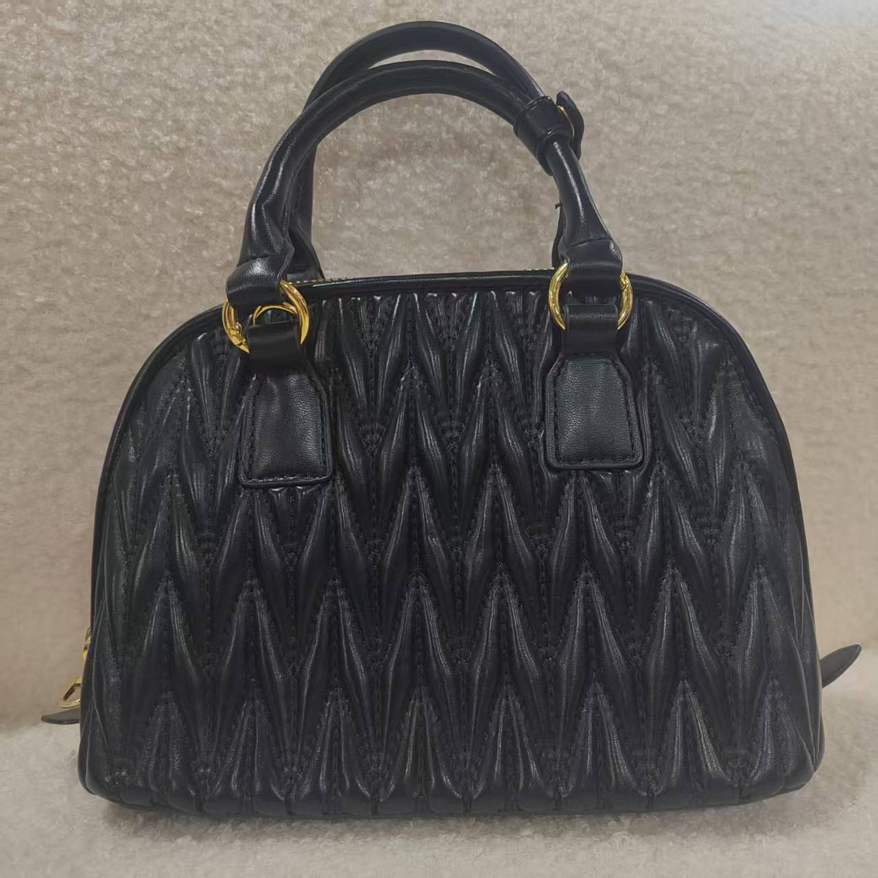 Laugh Queen手工打造真皮女士包时尚黑色褶皱贝壳