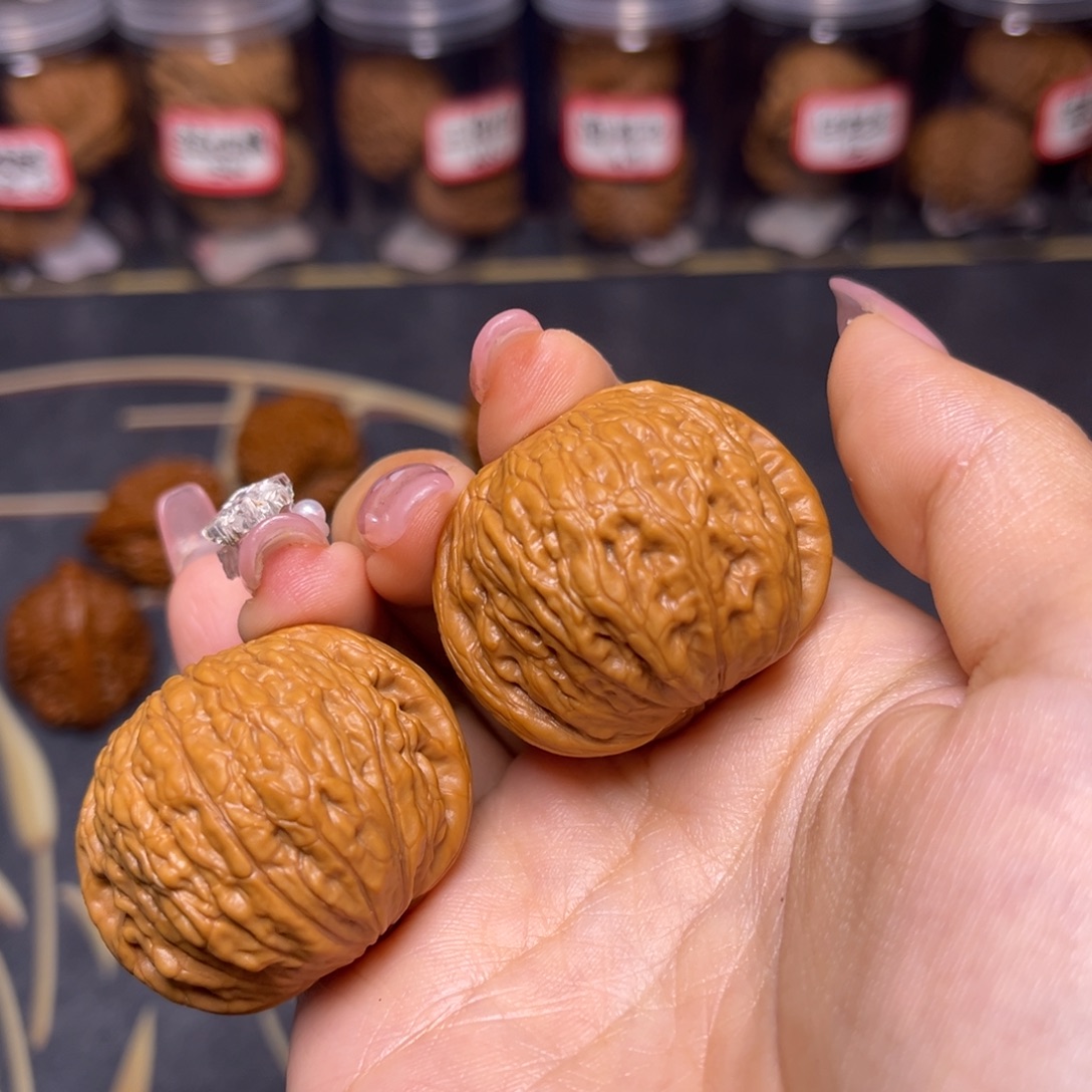 "***"文玩核桃吊坠铁锤