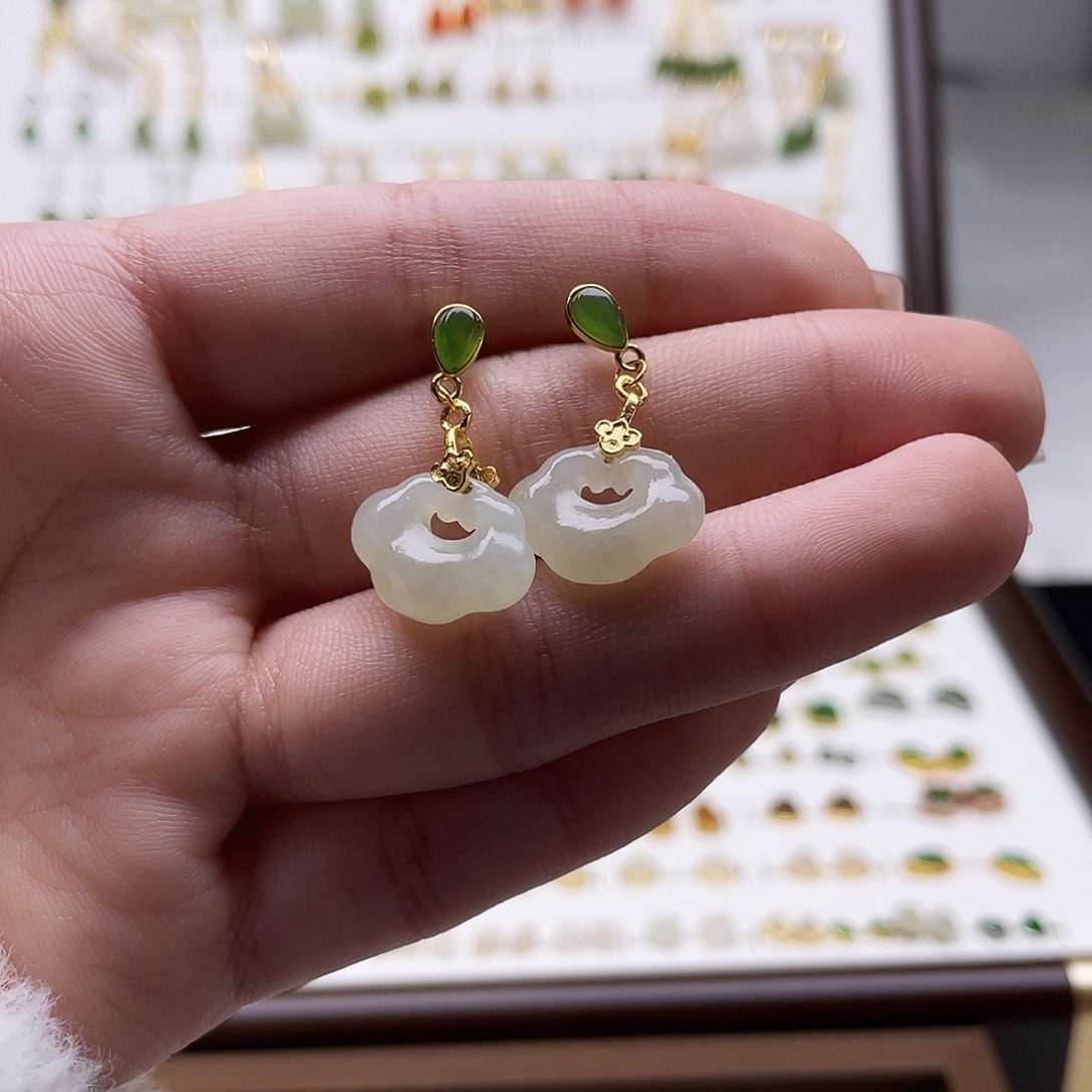 他***人和田玉未镶嵌耳饰