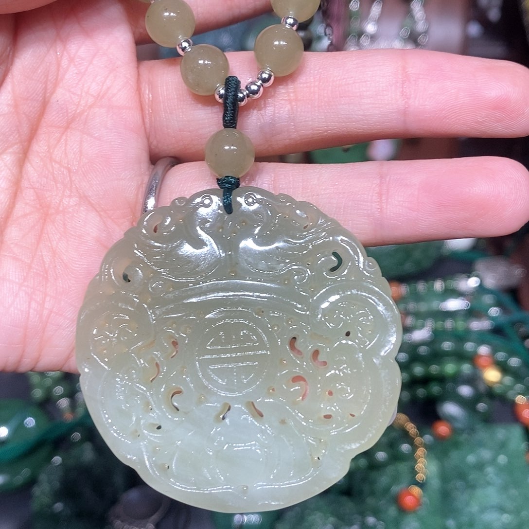 颈饰未镶嵌和田玉（糖玉）