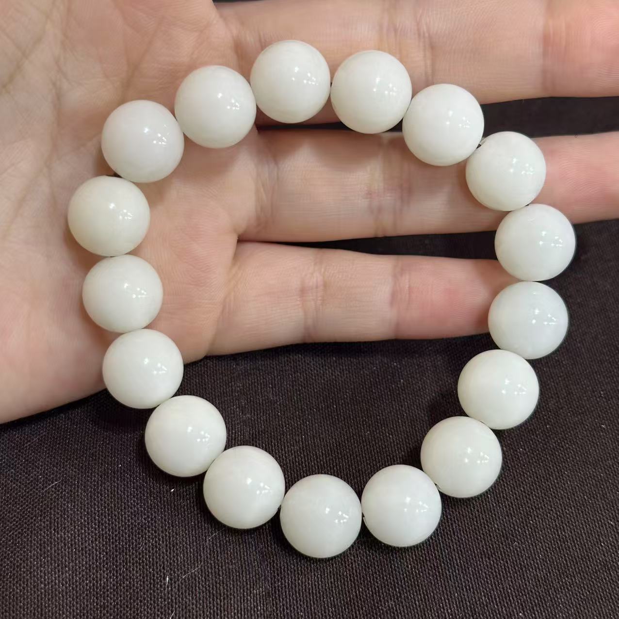 白玉菩提手串男女款卡12 330（无礼盒）