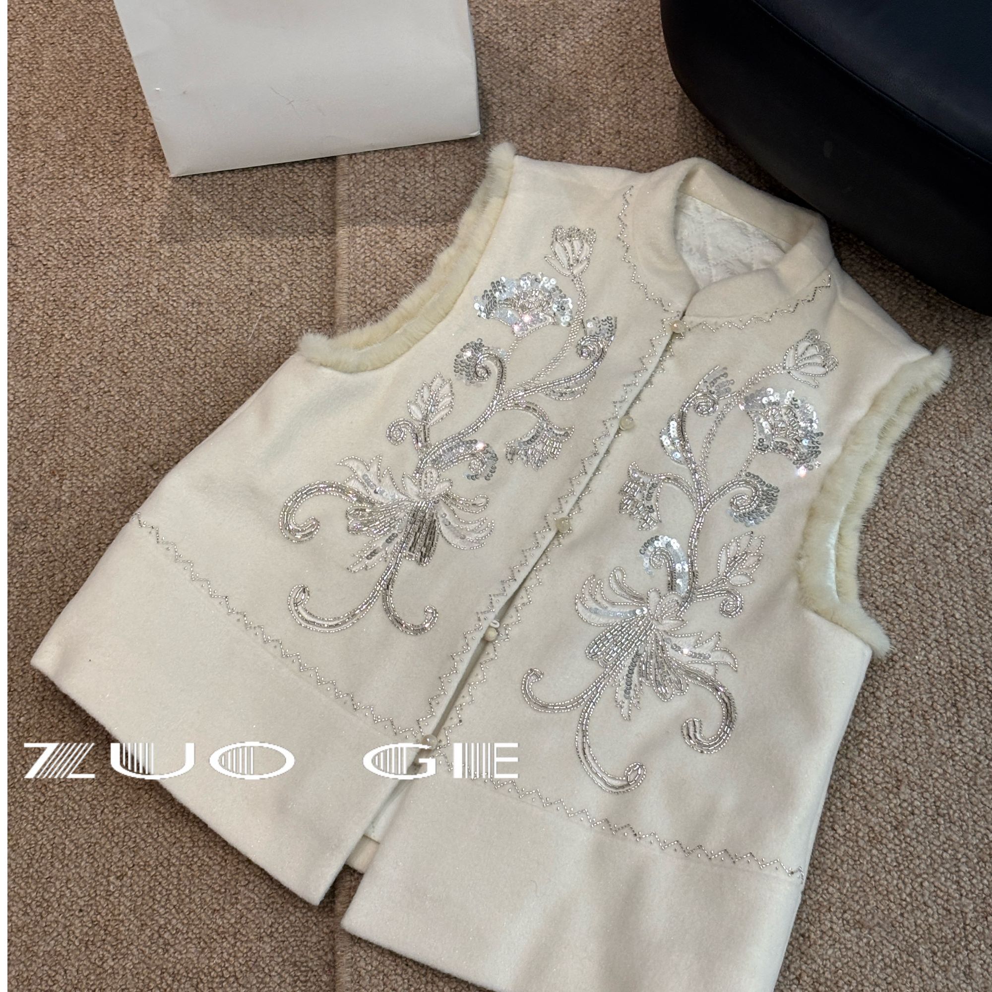 提花刺绣毛边短款马甲Z00228