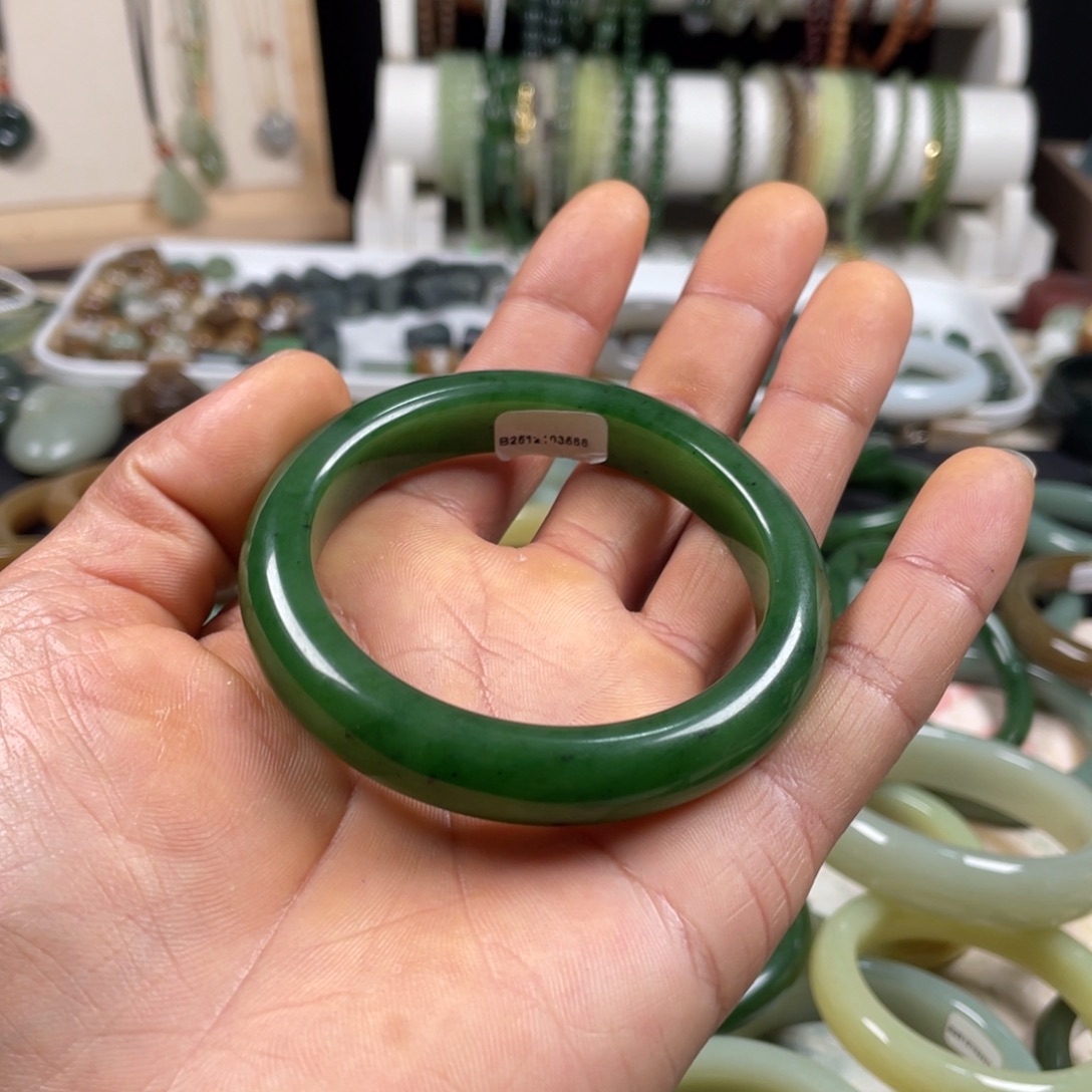 张****和田玉（碧玉）未镶嵌手镯和田玉碧玉手镯未镶嵌